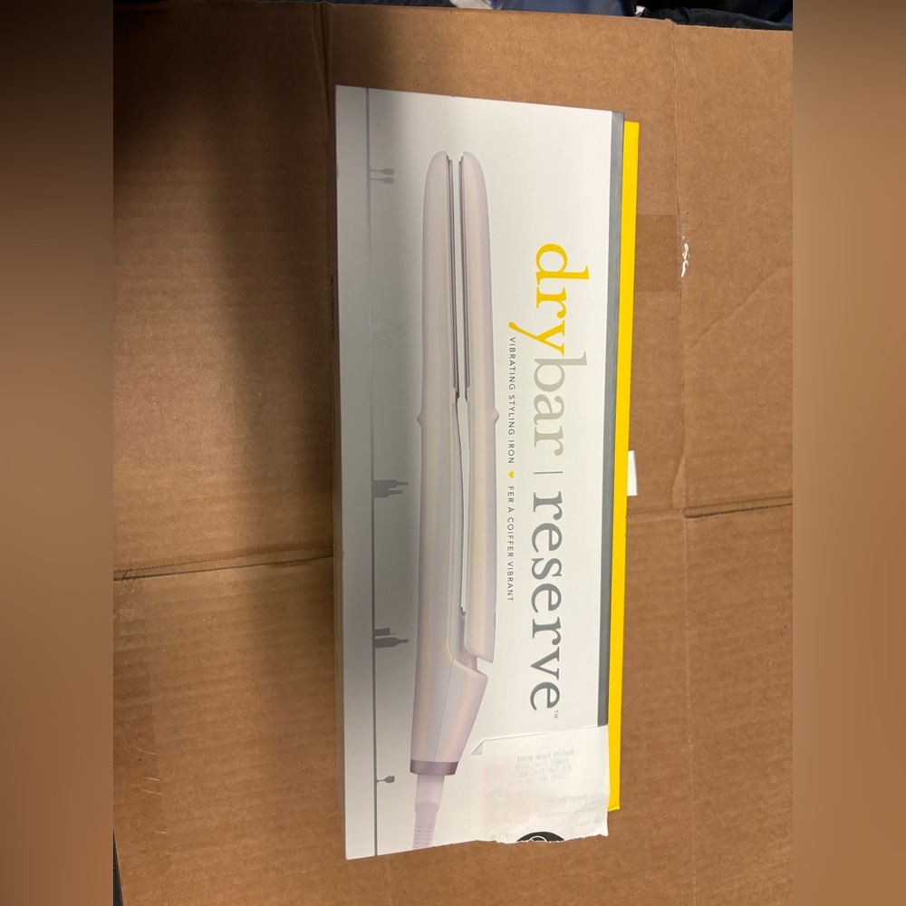 NWT- Drybar flat iron reserve- vibrating styling iron